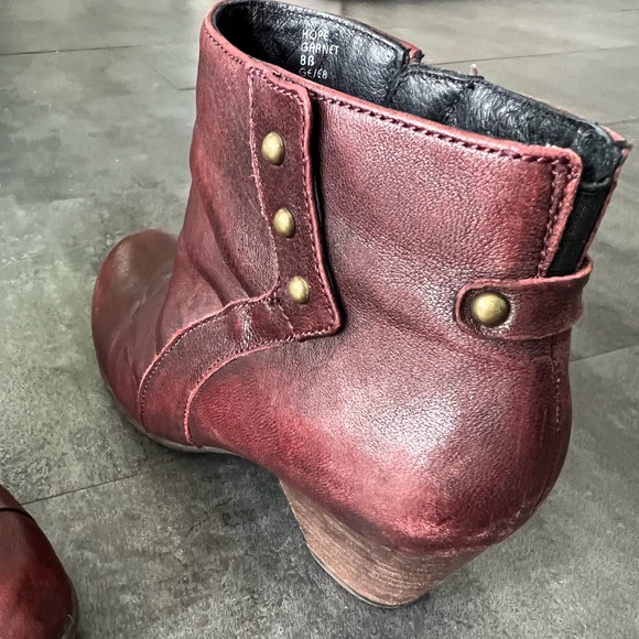 Earth Hope Garnet leather ankle boot. Size 8B - Picture 7 of 7